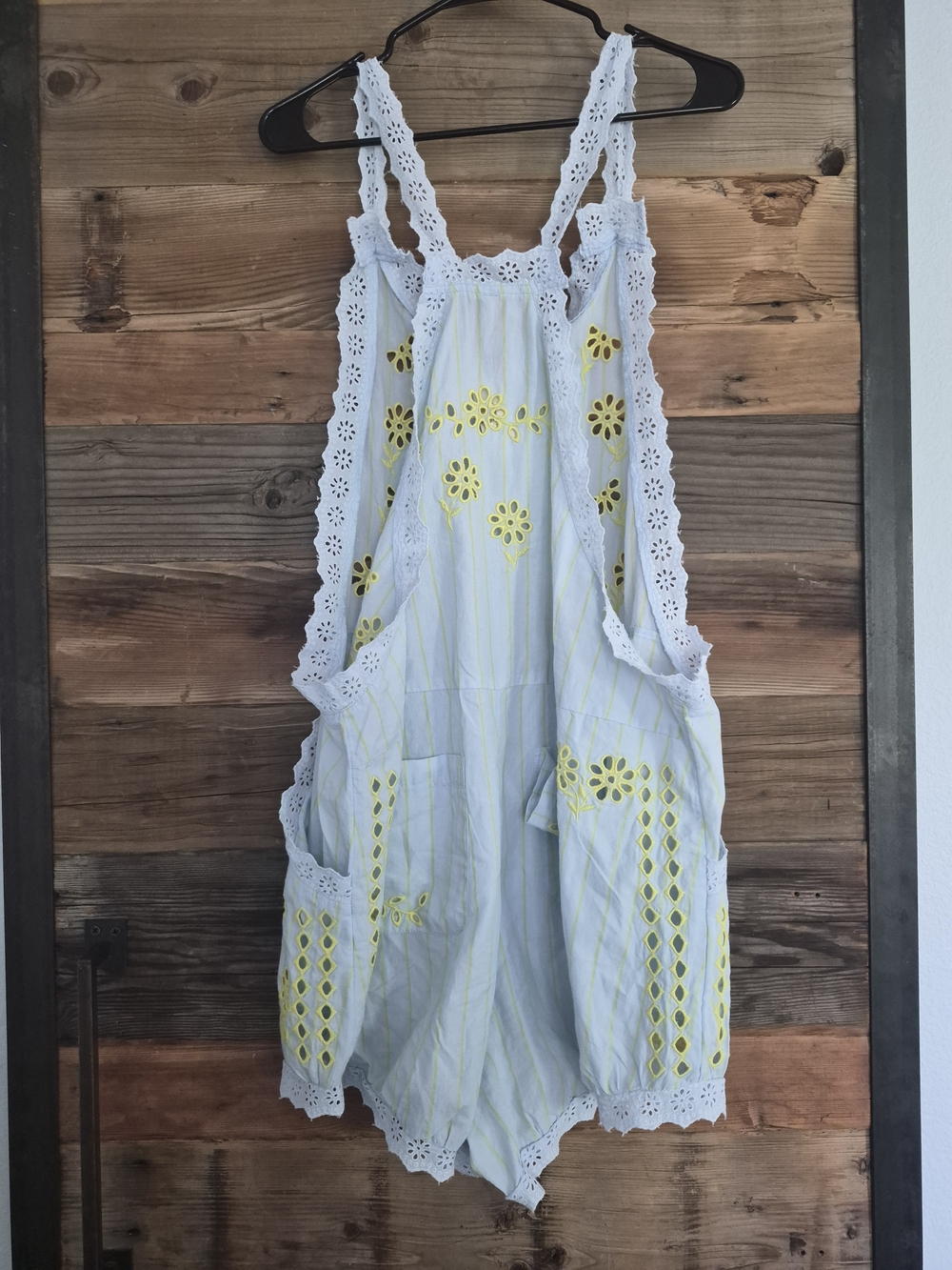 NWTAnthropologie Eyelet Overall Embroidered Lace-Trim Romper. Size L *MINOR FLAW - Picture 8 of 8